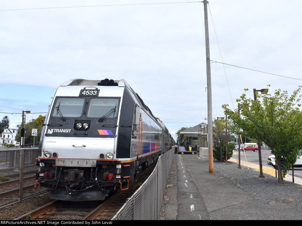 ALP-45DP # 4533 pushes the eastbound shuttle train to Long Branch out of PPB Station